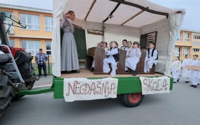 Učenici 1.a razreda osvojili 3. mjesto na Pajdaškom sprehajanju prikazom “Negdašnja škola”