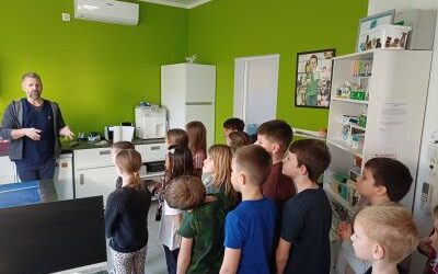 Učenici 2.a posjetili veterinarsku ambulantu